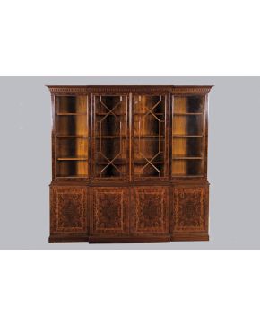 418-Mueble librería estilo inglés. Parte superior con puertas acristaladas e interior compartimentado en baldas. Parte inferior con cuatro puertas. Con ll