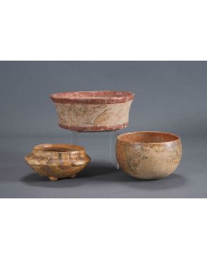 1252-Vasija cerámica zoomorfa con figura de sapo policromada. Cultura Maya-Guatemala. Periodo Postclásico 750-900 d. C.