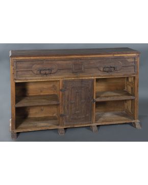 753-Mueble de sacristía provenzal adaptado para biblioteca en madera de roble con tiradores y herrajes en hierro forjado. Gran cajón en la parte superior.