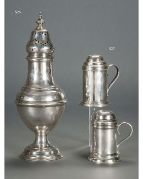 526-Sugar caster en plata inglesa punzonada con marcas de Birmingham. 1857.