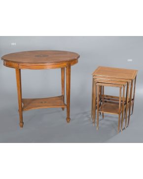 685-Mesa auxiliar oval estilo neoclásico de madera de caoba rubia con decoración de marquetería  