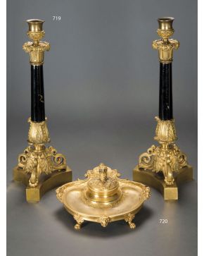 720-Tintero estilo Luis XV en bronce dorado y cristal con marcas F. Barbedienne. C. 1900.