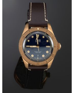 1300-ORIS MODELO ORISCARL BRASHEAR. EDICIÓN LIMITADA Nº 1312/2000. CAJA EN BRONCE MATE. MOVIMIENTO AUTOMÁTICO. Esfera azul cobalto con numeración a pun