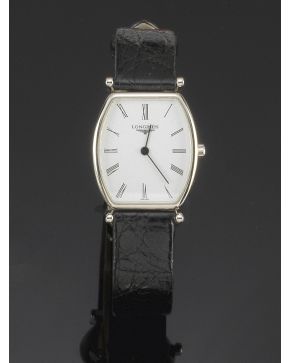 1303-LONGINES RELOJ DE PULSERA PARA SEÑORA. CAJA EN ACERO. MOVIMIENTO SUIZO DE CUARZO. Esfera blanca con numeración romana y estilizadas agujas. Pulsera 