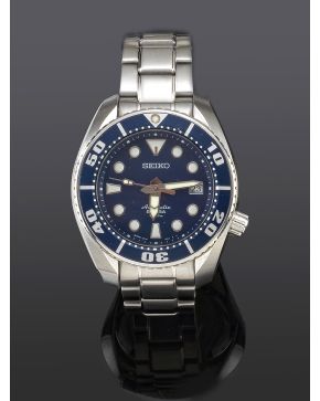 1320-RELOJ DE PULSERA SEIKO MODELO AIR DIVER'S 200M. CAJA Y BRAZALETE EN ACERO. MOVIMIENTO AUTOMÁTICO. Esfera azul con numeración a puntos aplicados y 