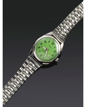 1336-ORIS RELOJ DE PULSERA AÑOS 60. CAJA Y BRAZALETE EN ACERO. MOVIMIENTO MECÁNICO MANUAL. Esfera verde con numeración arábiga en negro y agujas en acero