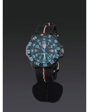 1340-RELOJ DE PULSERA LUMINOX MODELO NAVY SEAL COLORMARK. CAJA EN POLICARBONATO. MOVIMIENTO SUIZO DE CUARZO. Esfera negra con numeración arábiga y aguj