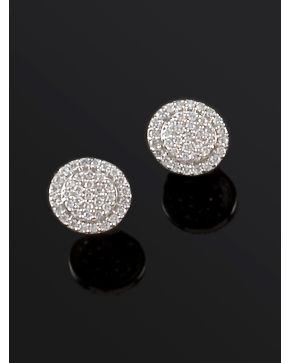 436-PENDIENTES ROSETÓN DE BRILLANTES que suman un total de 0.40 ct. aprox. Sobre una montura de garras de oro blanco de 18k.