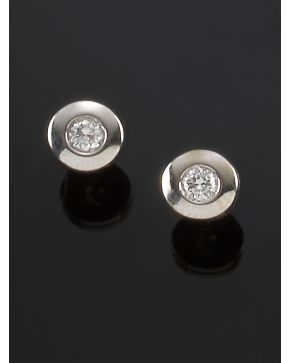 438-PENDIENTES CHATONES DE BRILLANTES. Montura de oro blanco de 18k. 