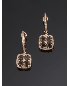 535-ELEGANTES PENDIENTES DE BRILLANTES Y TOPACIOS MARRONES sobre una montura de oro rosa de 18k.