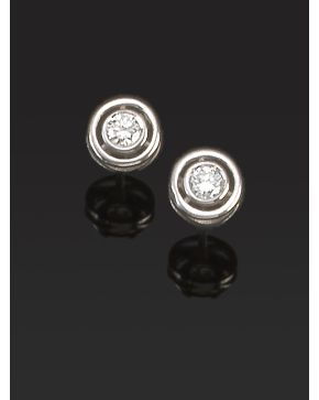 662-PENDIENTES DOBLE CHATÓN DE BRILLANTES. Montura de oro blanco de 18k. 