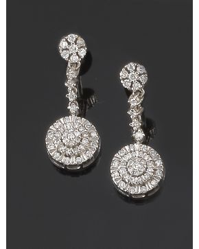 670-PENDIENTES DE BRILLANTES sobre una montura de oro blanco de 18k. Peso total de los brillantes: 1.15 ct. aprox.