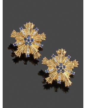 865-PENDIENTES ANTIGUOS DE BRIKLLANTES Y ZAFIROS. Montura de oro amarillo de 18k.