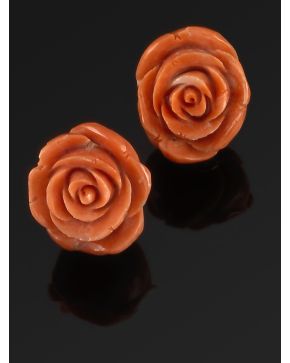 98-PENDIENTES FLORES DE CORAL MEDITERRÁNEO. Montura de oro amarillo de 18k.