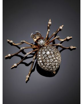 1066-ESPECTACULAR BROCHE ANTIGUO EN FORMA DE ARAÑA CUAJADO DE BRILLANTES. Montura de oro rosa de 18k. 