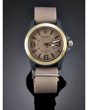 1138-411. RELOJ DE PULSERA VICTORINOX. CORREA DE TELA