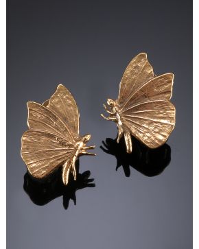 235-ORIGINALES PENDIENTES DE MARIPOSAS. Montura laminada en oro rosa de 14k.