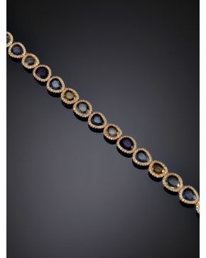 755-ELEGANTE PULSERA DE ZAFIROS DE COLORES ORLADA POR FINO MARCO DE BRILLANTES sobre una montura de oro rosa de 18k.