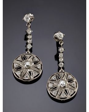 849-PENDIENTES LARGOS ANTIGUOS DE DIAMANTES. Montura de platino. 