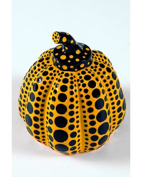 108-YAYOI KUSAMA (Matsumoto. Prefectura de Nagano. Japón 1929) Pumpkin Naoshima. 2013