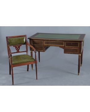 833-Lote formado por escritorio estilo Directorio con filos en bronce dorado. tapete en piel verde y patas acanaladas en estípite; y butaca en madera tall