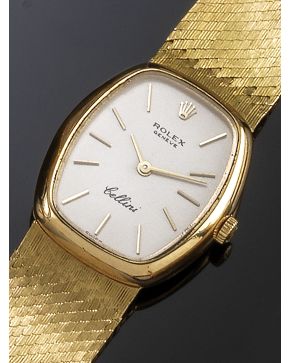 1034-ELEGANTE RELOJ DE PULSERA PARA SEÑORA ROLEX CELLINI. CAJA Y BRAZALETE EN ORO AMARILLO DE 18K. Esfera gris con numeración a trazos aplicados en dorad