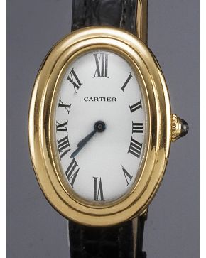 1039-ELEGANTE RELOJ DE PULSERA CARTIER MODELO BAIGNOIRE. CAJA EN ORO AMARILLO DE 18K. MOVIMIENTO SUIZO DE CUARZO. Esfera blanca con numeración romana e