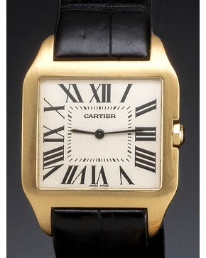 1045-SOFISTICADO RELOJ DE PULSERA CARTIER. FINA CAJA EN ORO AMARILLO DE 18K. Nº 373911CE. MOVIMIENTO MECÁNICO MANUAL. Esfera beige con nuemración romana 