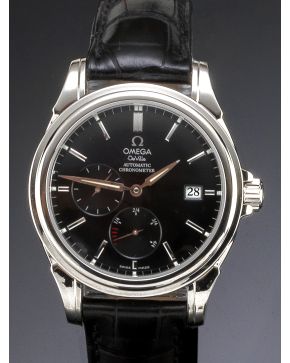 1056-ELEGANTE RELOJ DE PULSERA OMEGA DEVILLE. CRONÓGRAFO. CAJA EN ACERO. MOVIMIENTO AUTOMÁTICO. Esfera negra con numeración a trazos aplicados en acero. 