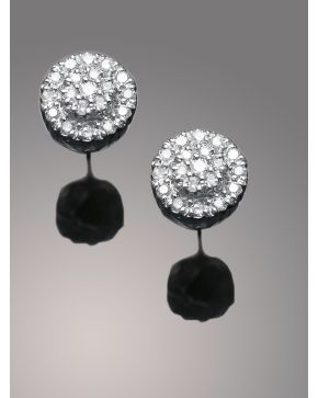 309-PENDIENTES ROSETONES DE BRILLANTES que suman un total de 0.36ct.aprox. Montura de oro blanco de 18k.