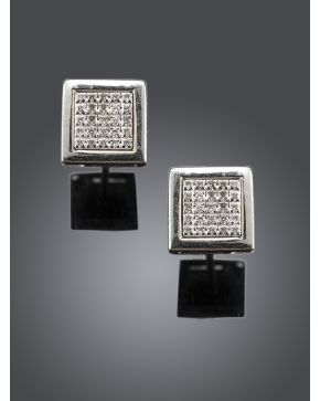 416-PENDIENTES CUADRADOS DE PAVÉ DE BRILLANTES. Montura de oro blanco de 18k. 