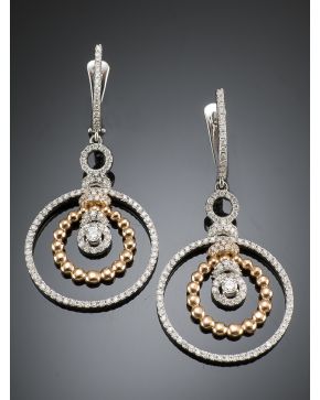 471-PENDIENTES CIRCULARES DE BRILLANTES. Montura de oro blanco y amarillo de 18k. 