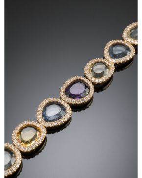 481-ELEGANTE PULSERA DE ZAFIROS DE COLORES ORLADA POR FINO MARCO DE BRILLANTES sobre una montura de oro rosa de 18k.