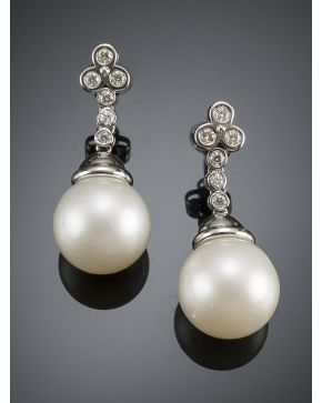 531-PENDIENTES DE PERLAS AUSTRALIANAS Y BRILLANTES. Montura de oro blanco de 18k. 