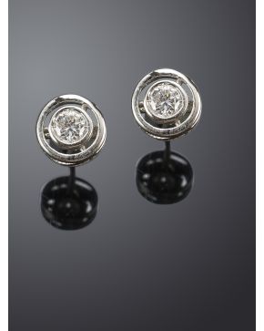 544-PENDIENTES CHATONES DE BRILLANTES.Montura de oro blanco de 18k.