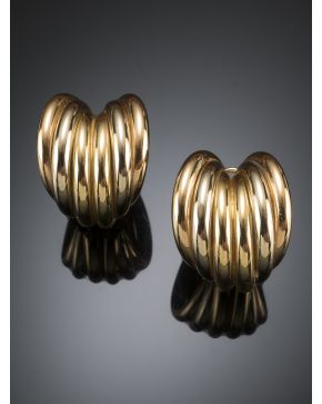 902-PENDIENTES GALLONADOS DE ORO AMARILLO. BLANCO Y ROSA DE 18K.