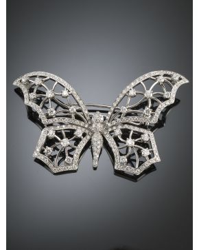 928-BROCHE MARIPOSA DE BRILLANTES. Montura de oro blanco de 18k.