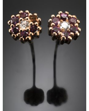 133-PENDIENTES ROSETÓN DE AMATISTAS Y BRILLANTE. sobre una montura de garras en oro rosa de 18 k. 