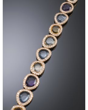 456-ELEGANTE PULSERA DE ZAFIROS DE COLORES ORLADA POR FINO MARCO DE BRILLANTES sobre una montura de oro rosa de 18k.