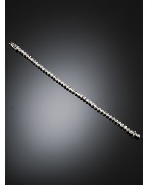 481-PULSERA DE CHATONES DE BRILLANTES. Montura de oro blanco de 18 k.