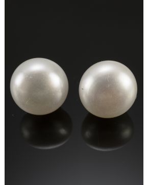 612-PENDIENTES DE PERLAS CULTIVADAS. DE 8 MM DE DIÁMETRO. Montura de oro blanco de 18 k.