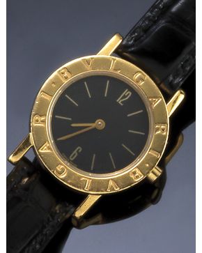 871-BULGARI RELOJ DE PULSERA PARA SEÑORA. CAJA EN ORO AMARILLO DE 18K. MOVIMIENTO SUIZO DE CUARZO. Esfera negra con numeración a trazos aplicados y agujas