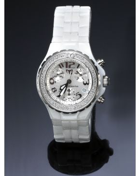 888-RELOJ DE PULSERA PARA SEÑORA TECHNOMARINE. CAJA Y BRAZALETE EN PORCELANA BLANCA. MOVIMIENTO SUIZO DE CUARZO. Esfera blanca con numeración arábiga y 