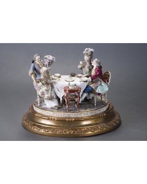 853-La merienda. grupo en porcelana vidriada y policromada de Meissen.