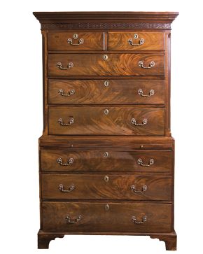 797-Chest on chest en madera de palma de caoba estilo Chippendale. Inglaterra. S. XIX.