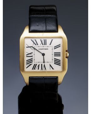 1031-SOFISTICADO RELOJ DE PULSERA CARTIER. FINA CAJA EN ORO AMARILLO DE 18K. Nº 373911CE. MOVIMIENTO MECÁNICO MANUAL. Esfera beige con nuemración romana 