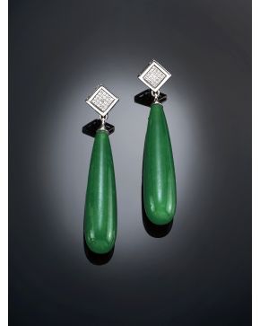 426-PENDIENTES LARGOS DE BRILLANTES  DE 0.50 CTS. APRÓX. Y JADE. 