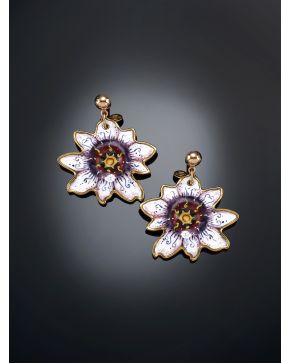 565-PENDIENTES DE FLORES DE ESMALTE.