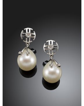 606-PENDIENTES COLGANTES DE BRILLANTES Y PERLA. 