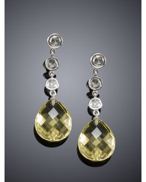 735-PENDIENTES LARGOS CON CHATONES DE DIAMANTES TALLA ROSA  ACOMPAÑADOS POR CUARZOS LIMÓN. Montura de oro blanco.